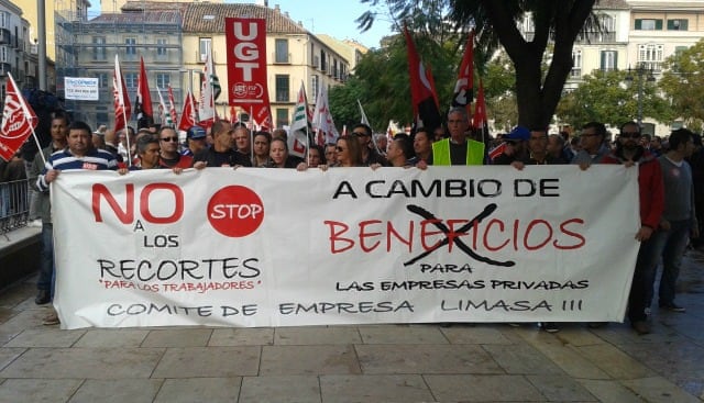 La manifestación de los trabajadores de Limasa en la Plaza de la Merced