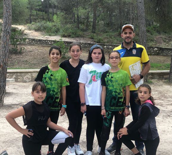 Grupo de escolares que participaron en Orientación en Alcoy