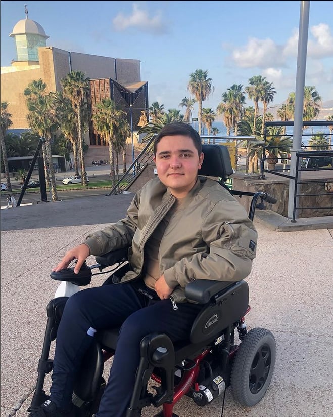 Adrián busca auxiliar para cumplir su sueño de estudiar en Alemania