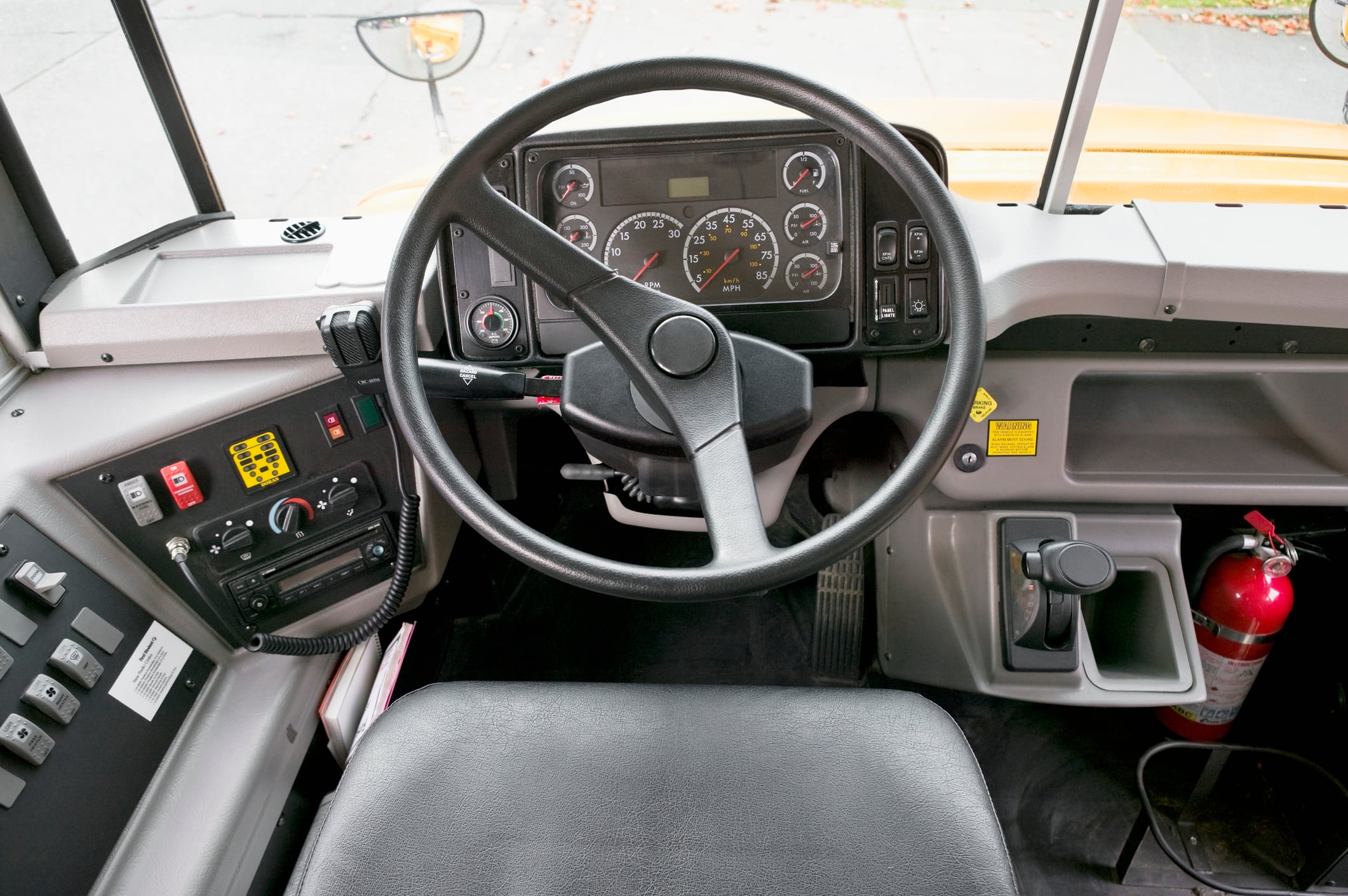 Volante de un autobús escolar