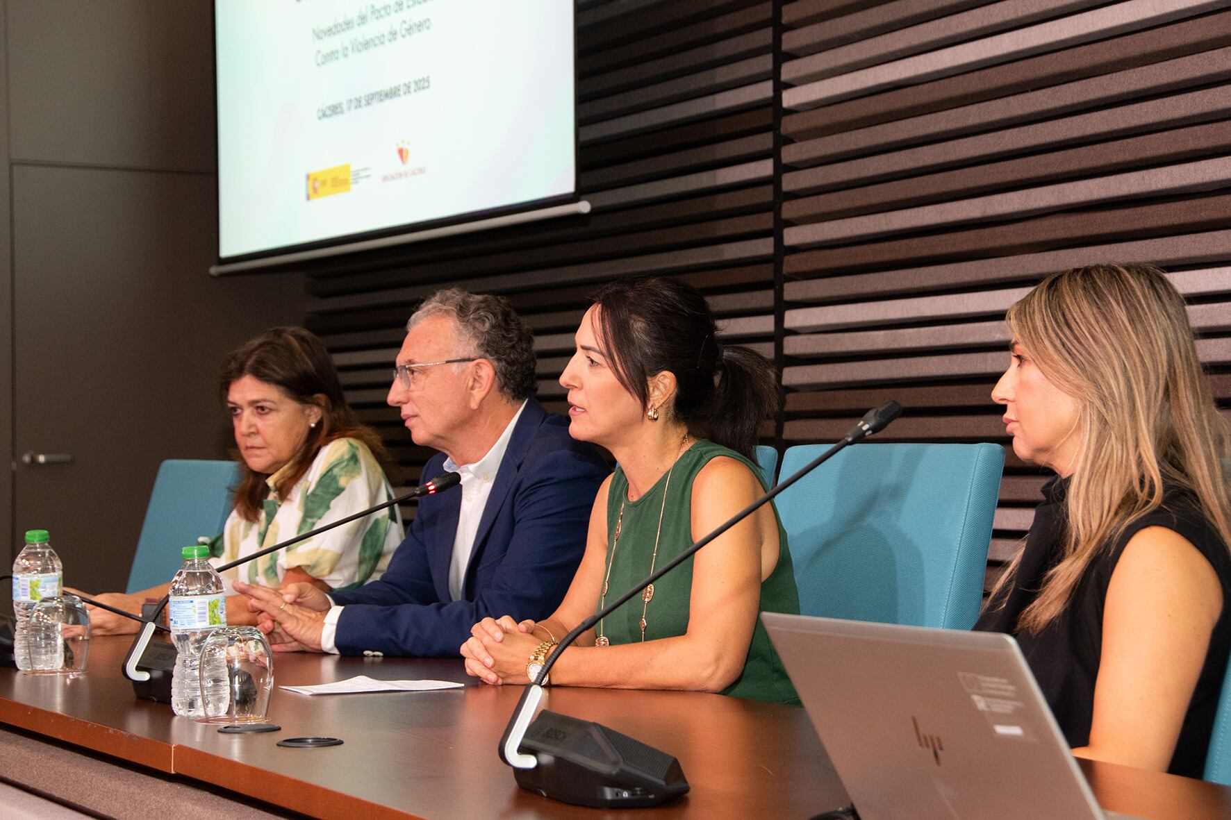 Imagen de las jornadas para reforzar la lucha contra la violencia de género, organizadas por la Diputación Provincial de Cáceres y la delegación del Gobierno en Extremadura