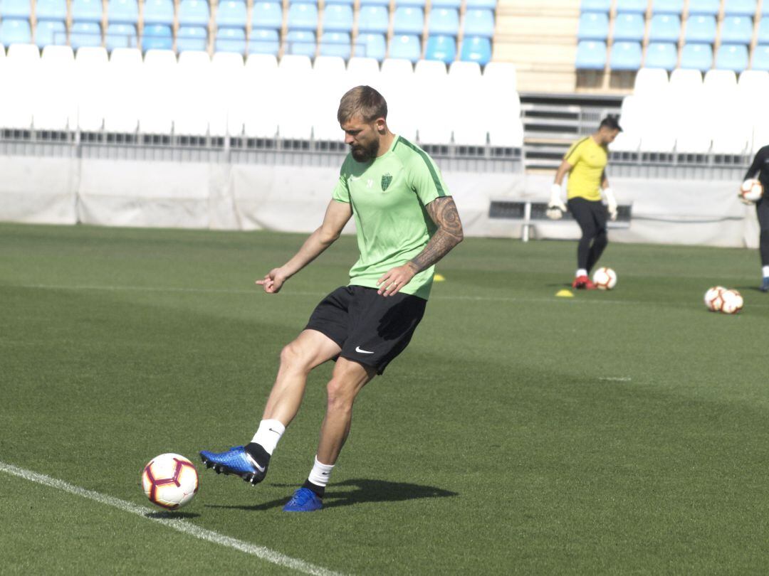 Esteban Saveljich en el entrenamiento del Almería.