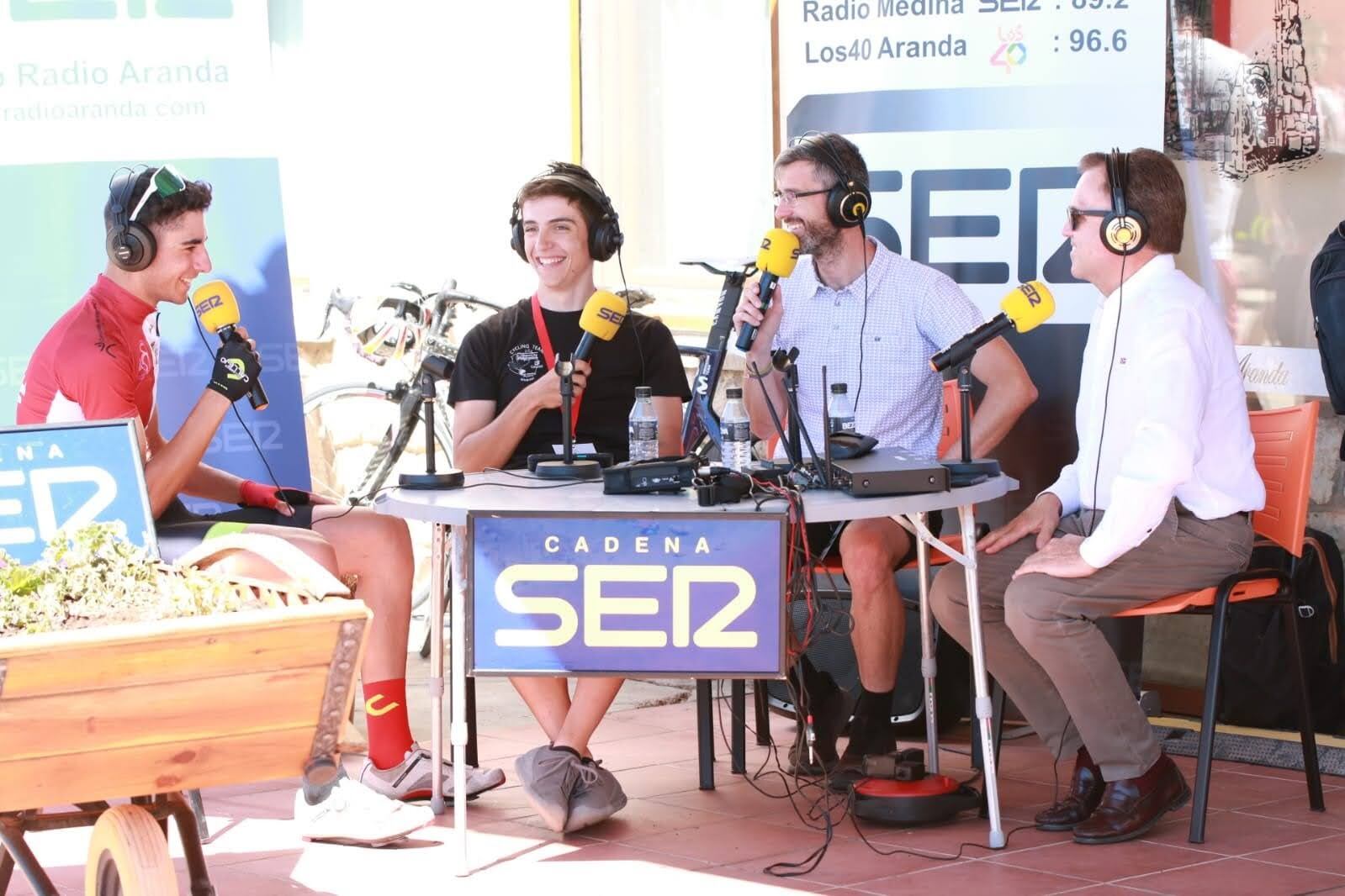 El equipo de Deportes de Radio Aranda Cadena SER durante la retransmisión de la Vuelta a la Ribera 2022