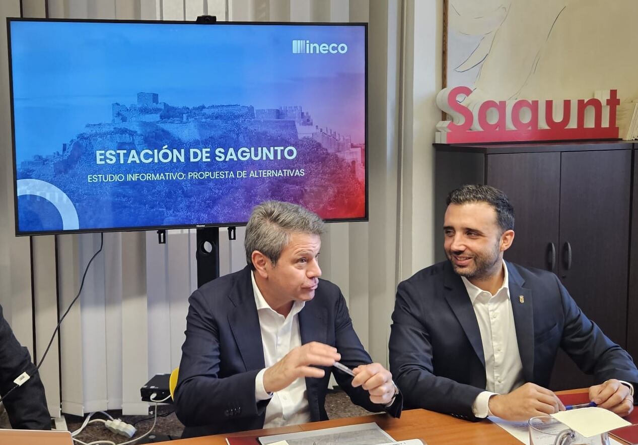 El secretario de Estado de Transportes, Jose Antonio Santano, y el alcalde de Sagunt, Darío Moreno, han abordado este viernes en la localidad valenciana el proyecto de modernización de la estación de trenes