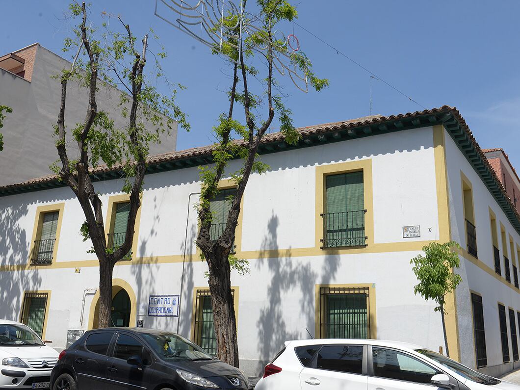 Fachada y edificio exterior del Centro Ocupacional, casa de Estrella de Elola