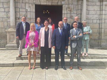 El nuevo alcalde de Ponferrada, Marco Morala junto a los miembros de su grupo municipal