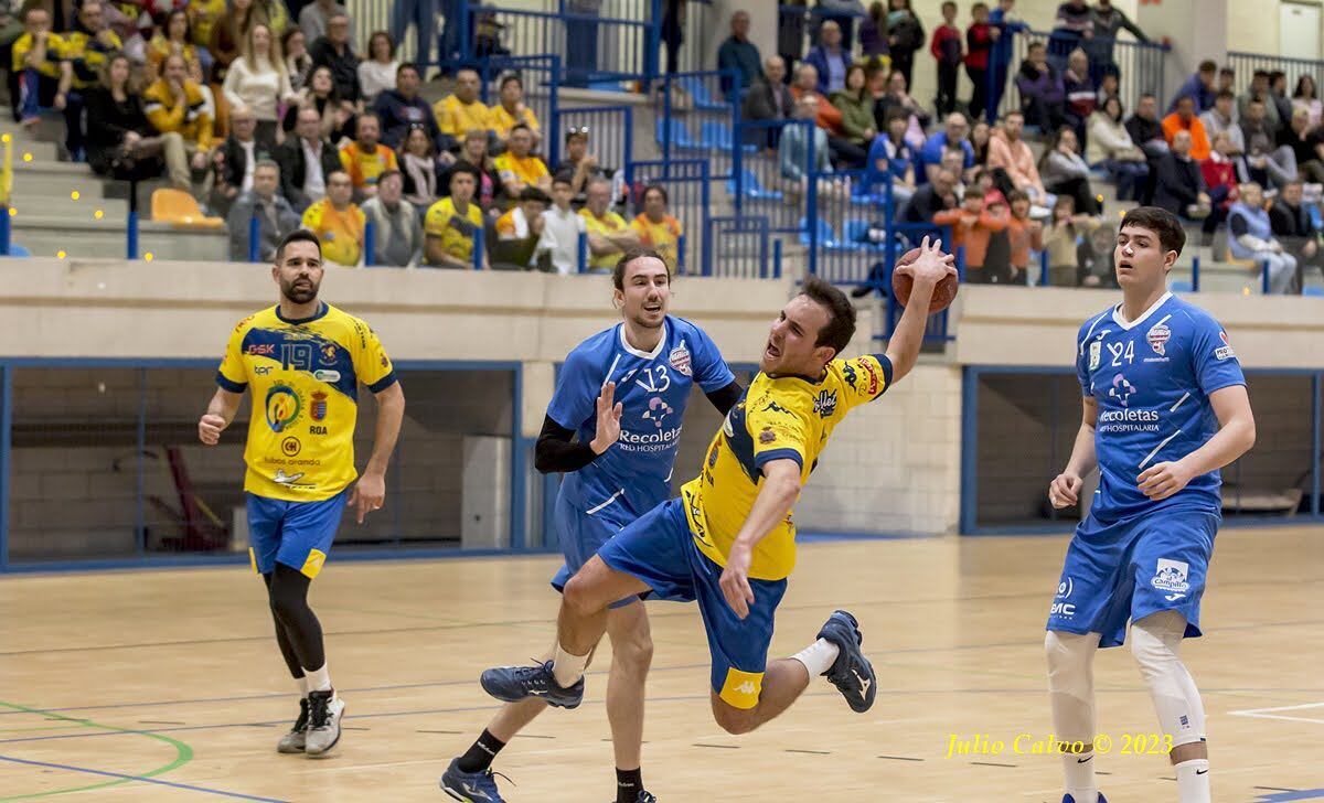 Imagen del duelo entre el Roa Red Solidaria Ribera Villa de Aranda y el Atlético Valladolid en Los Nogales (Roa)