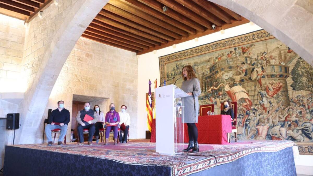 Armengol: "La Constitución es la vacuna más efectiva contra quienes atacan la democracia"