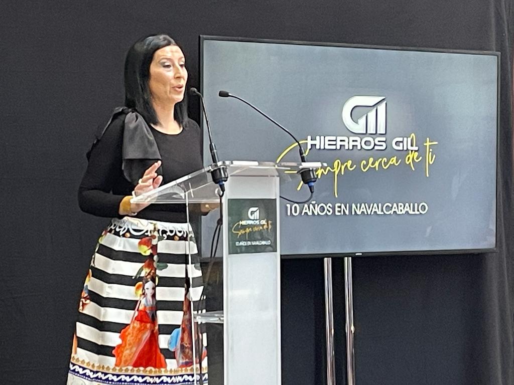 Noemí Gil, gerente de Hierros Gil, en el aniversario de la empresa en Navalcaballo (Soria).