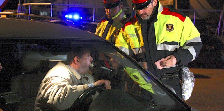 Interior vol poder detenir els conductors que donen 0'6 al control d'alcoholèmia i hagin estat enxampats abans conduint beguts per evitar que puguin tornar a agafar el volant abans de què els passi l'efecte de l'alcohol.