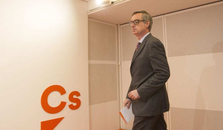 El secretario general de Ciudadanos, José Manuel Villegas, justo antes de una rueda de prensa el viernes en Barcelona