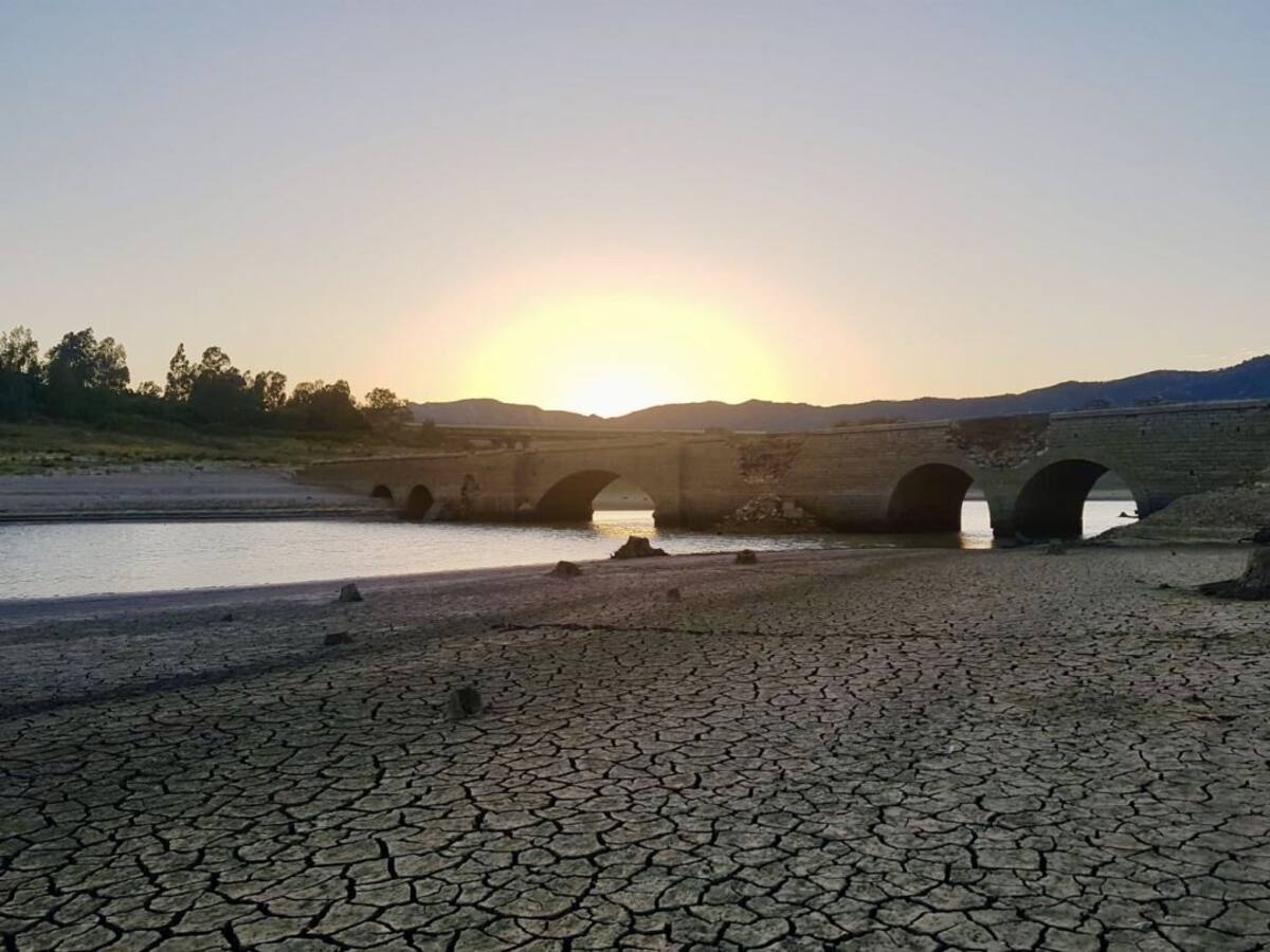 El agua embalsada en los pantanos que abastecen al Campo de Gibraltar, en caída libre