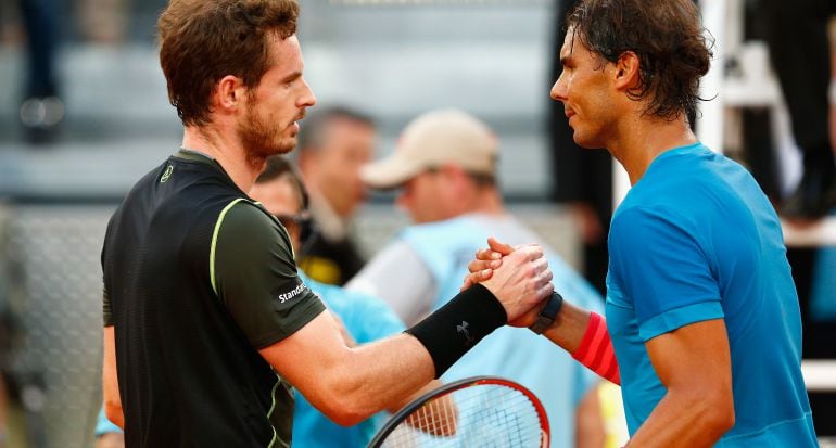 Nadal saluda a Andy Murray tras un partido en el Mutua Madrid Open