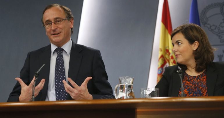 El ministro de Sanidad, Alfonso Alonso, durante la rueda de prensa posterior a la reunión del Consejo de Ministros celebrada en el Palacio de la Moncloa