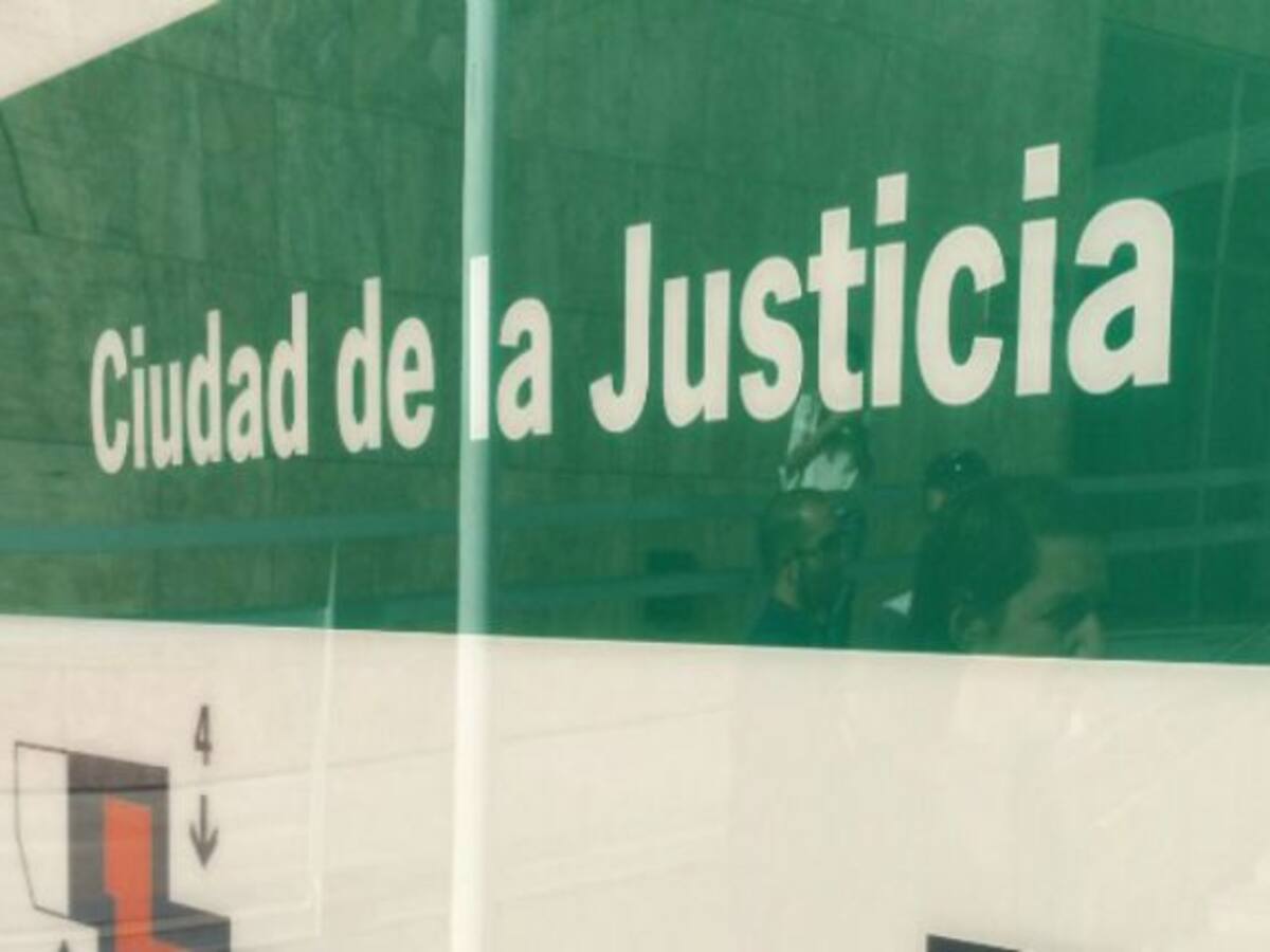 El hombre acusado de matar a su vecino por celos niega los hechos al jurado