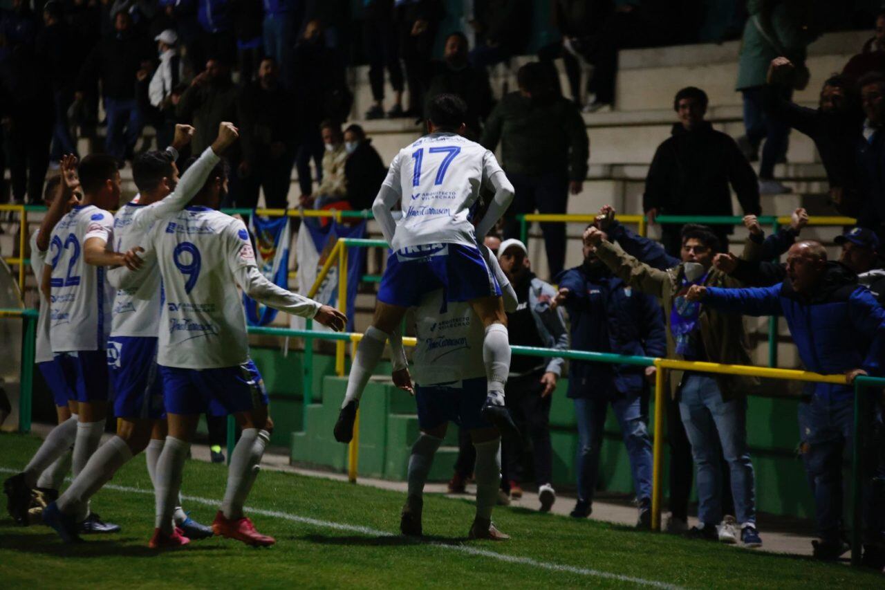 Los jugadores del Xerez CD celebran el gol en Los Barrios