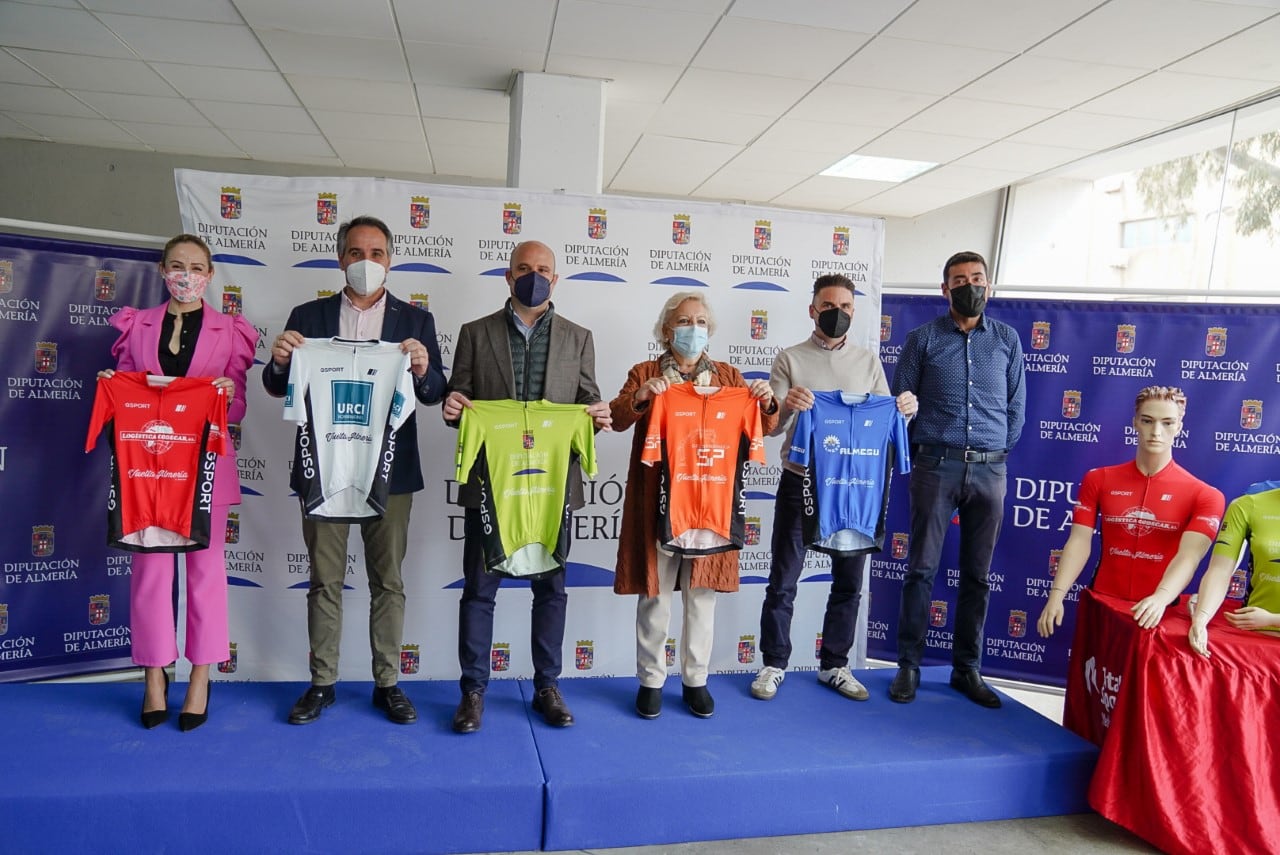 Puesta de largo de la Vuelta a Almería en la Diputación.