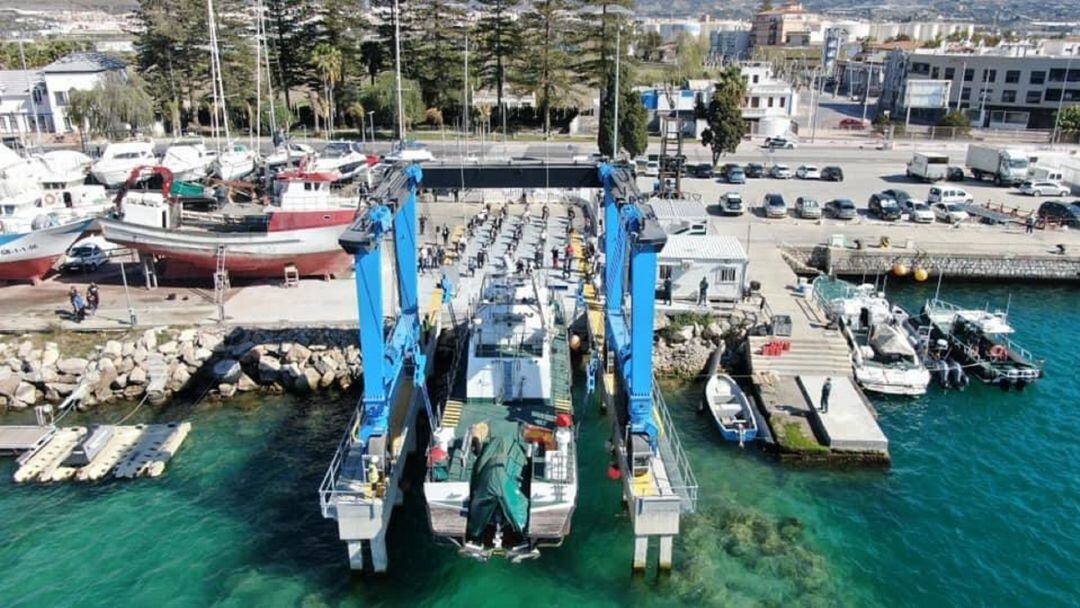 Grúa pórtico instalada en el puerto de Motril