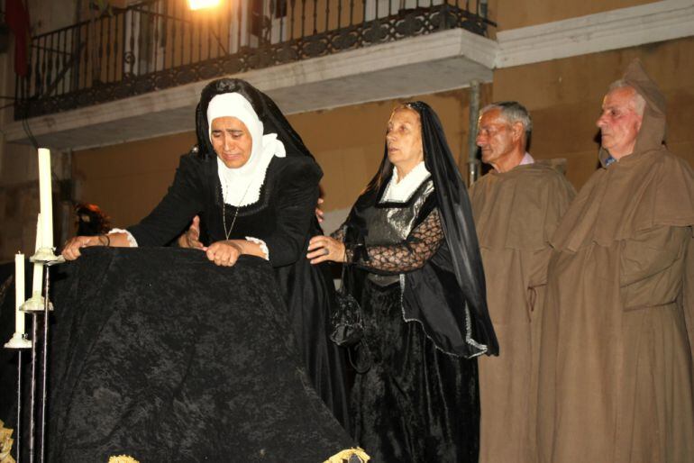 Escenificación de la llegada del cortejo fúnebre de Juana I de Castilla y Felipe el Hermoso