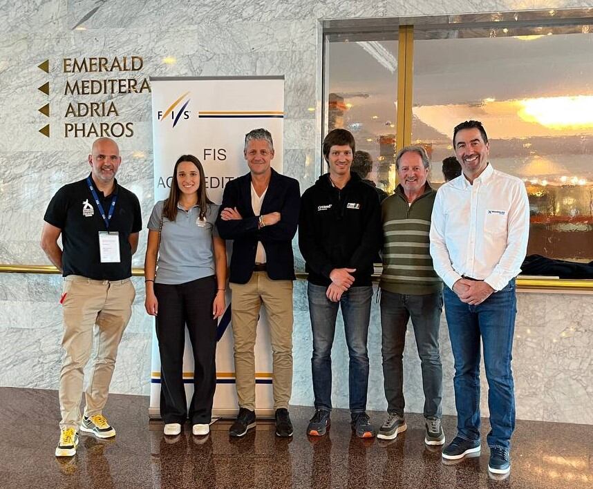 A l'esquerra Marc Mitjana, secretari general d'Andorra 2029, juntament amb altres representants de la candidatura i de la FAE