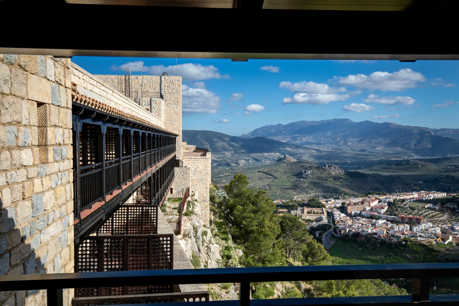 El parador de Jaén, con la capital al fondo