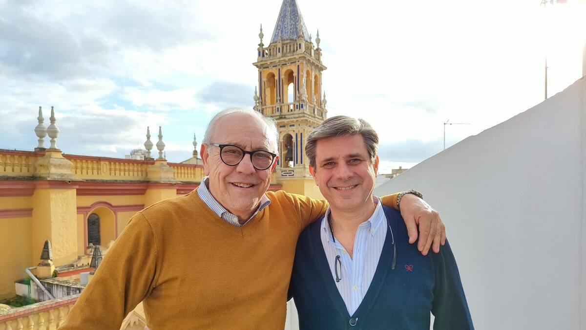 El capataz Carlos Yruela se estrena en Cruz de Guía como nuevo hermano mayor de Madre de Dios del Rosario