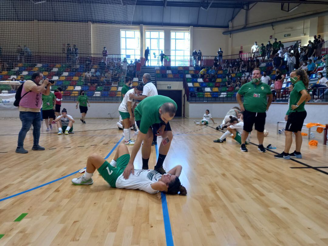 Las jugadoras del Joventut acabaron desoladas tras la derrota