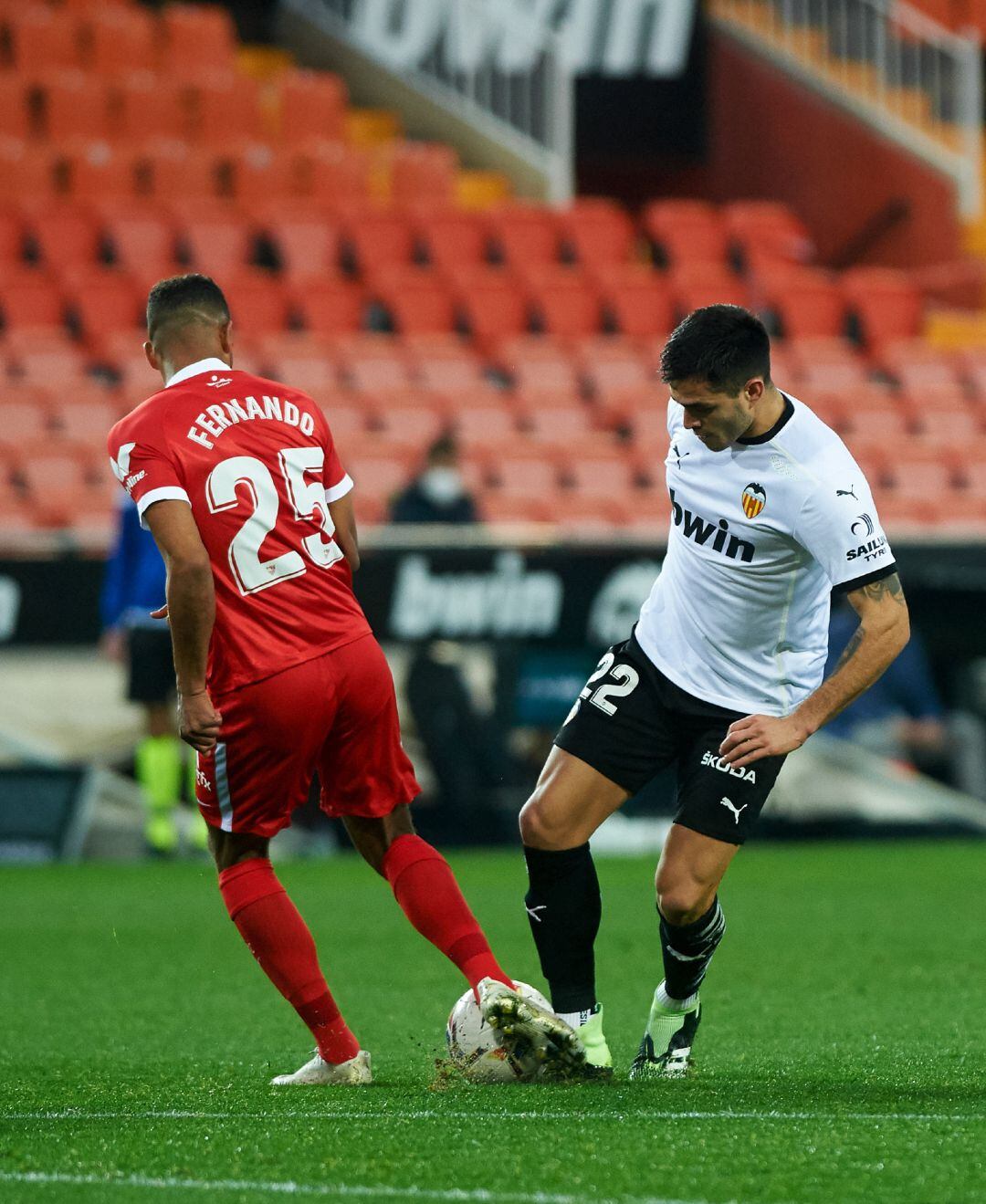 Maxi Gomez of Valencia CF and Fernando Francisco Reges Mouta of Sevilla during the La Liga Santander mach between Valencia and Sevilla at Estadio de Mestalla on 22 December, 2020 in Valencia, Spain AFP7 
 ONLY FOR USE IN SPAIN