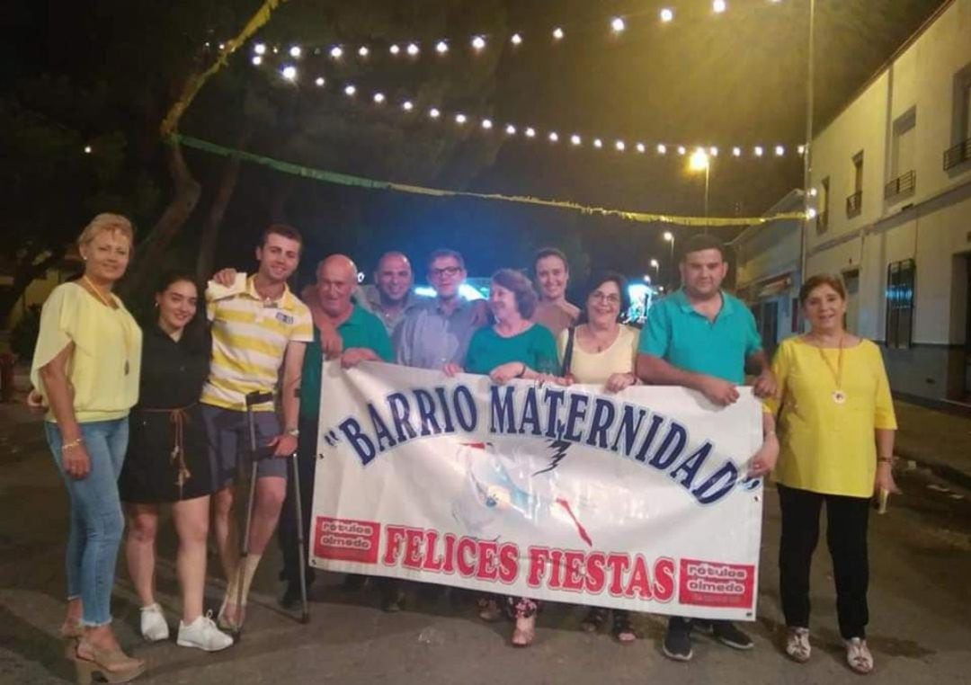 Vecinas y vecinos del barrio en una de sus fiestas anteriores (IMAGEN DE ARCHIVO)