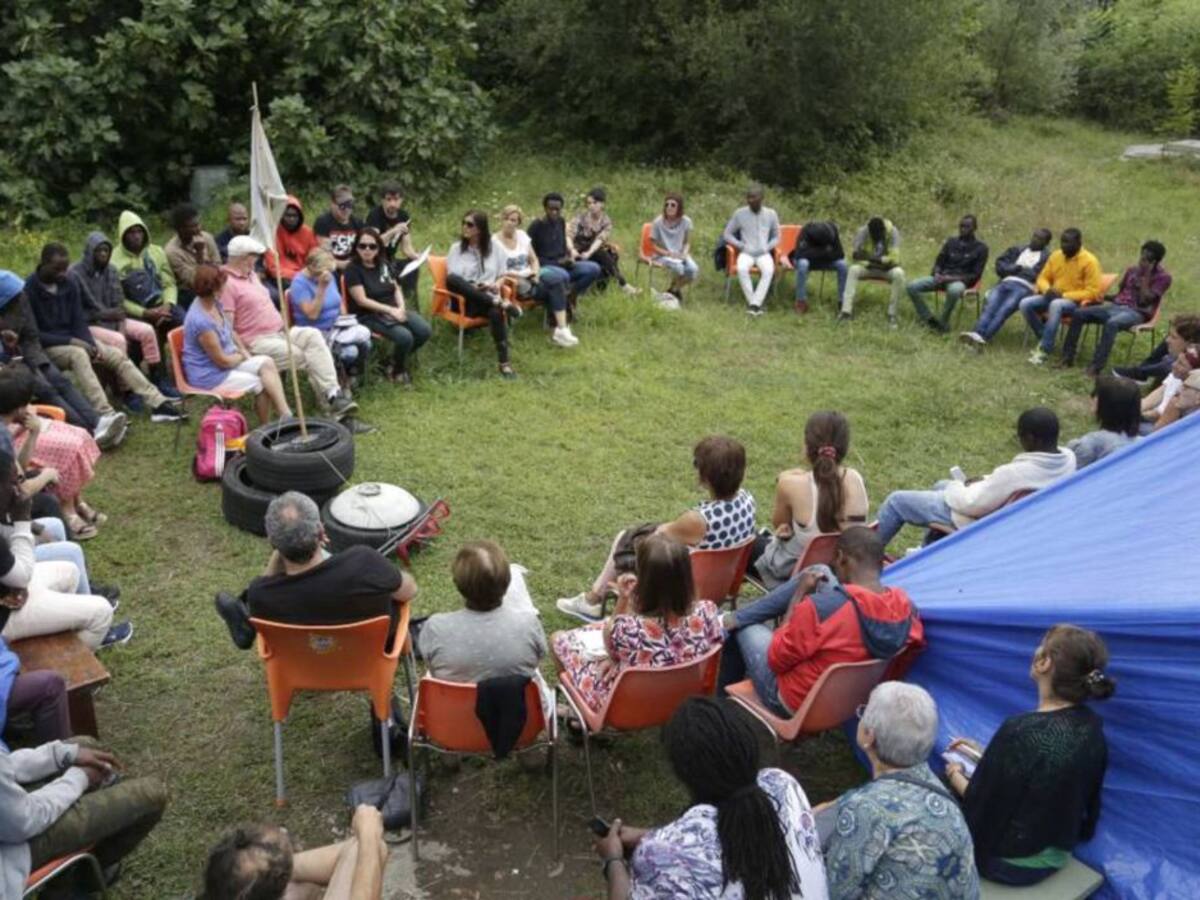 Llevan ante Servicios Sociales de Irun la solidaridad ciudadana a migrantes