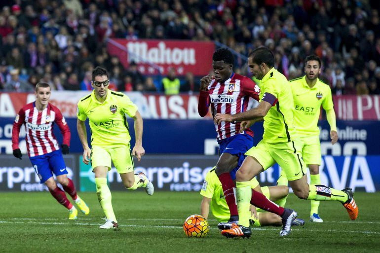 Thomas Teye Partey of Atletico de Madrid scores their opening goal during the La Liga match between Club Atletico de Madrid and Levante UD at Vicente Calderon Stadium on January 2, 2016 in Madrid, Spain. (Photo by Gonzalo Arroyo Moreno-Getty Images)