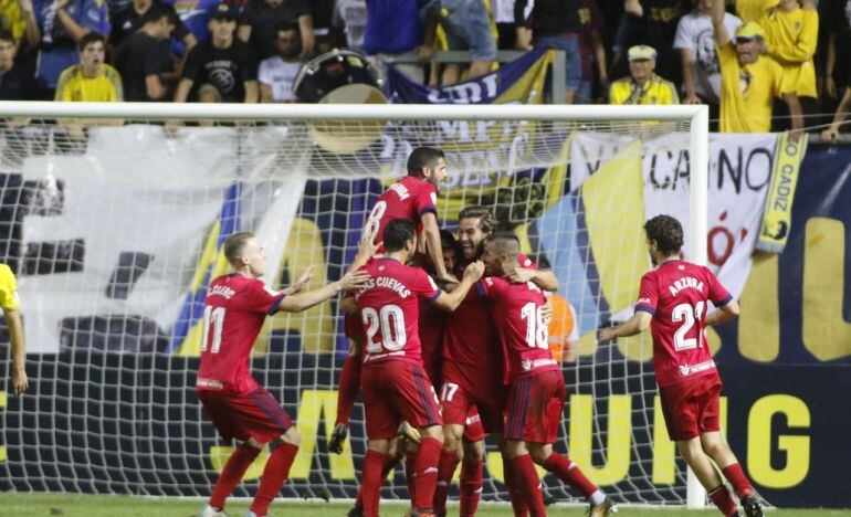 Jugadores del Osasuna celebran el segundo gol del partido. 