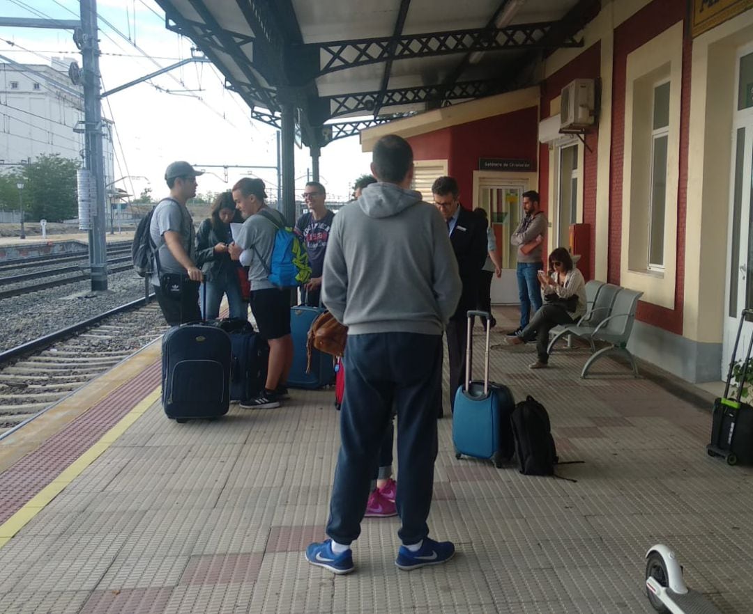 Los viajeros han tenido que esperar en Arévalo a la llegada del suguiente tren