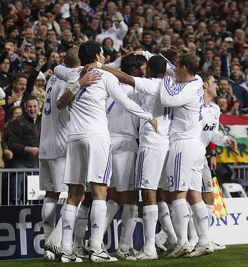 El Madrid pasa a octavos de la Champions tras ganar al Lazio 3-1