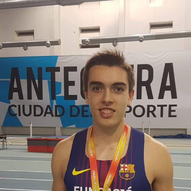 Antonio Tabanera con la medalla de plata