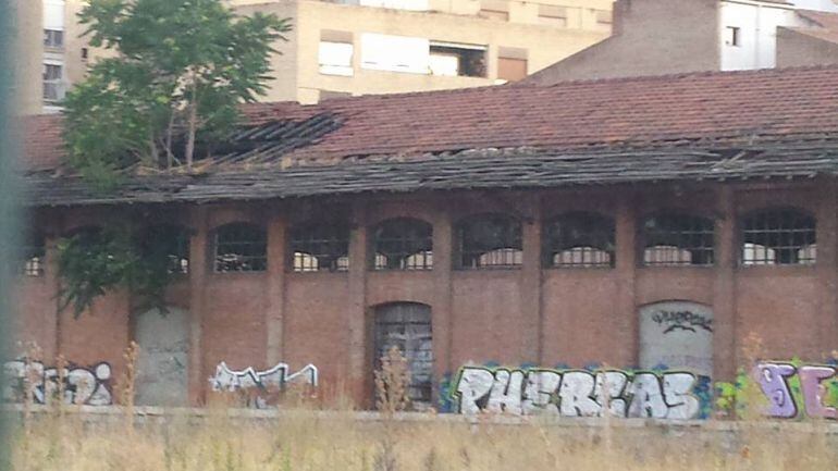 Imagen del deterioro de la antigua nave de "Pequeña Velocidad"
