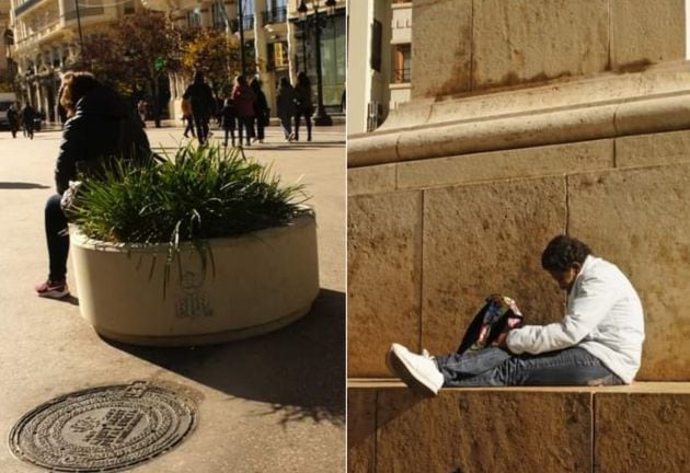 Personas sentadas en la plaza del Ayuntamiento de València