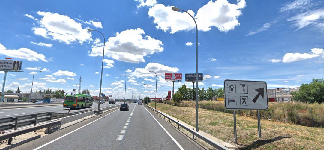 Una de las vías de servicio de la A-4 a la altura de Getafe
