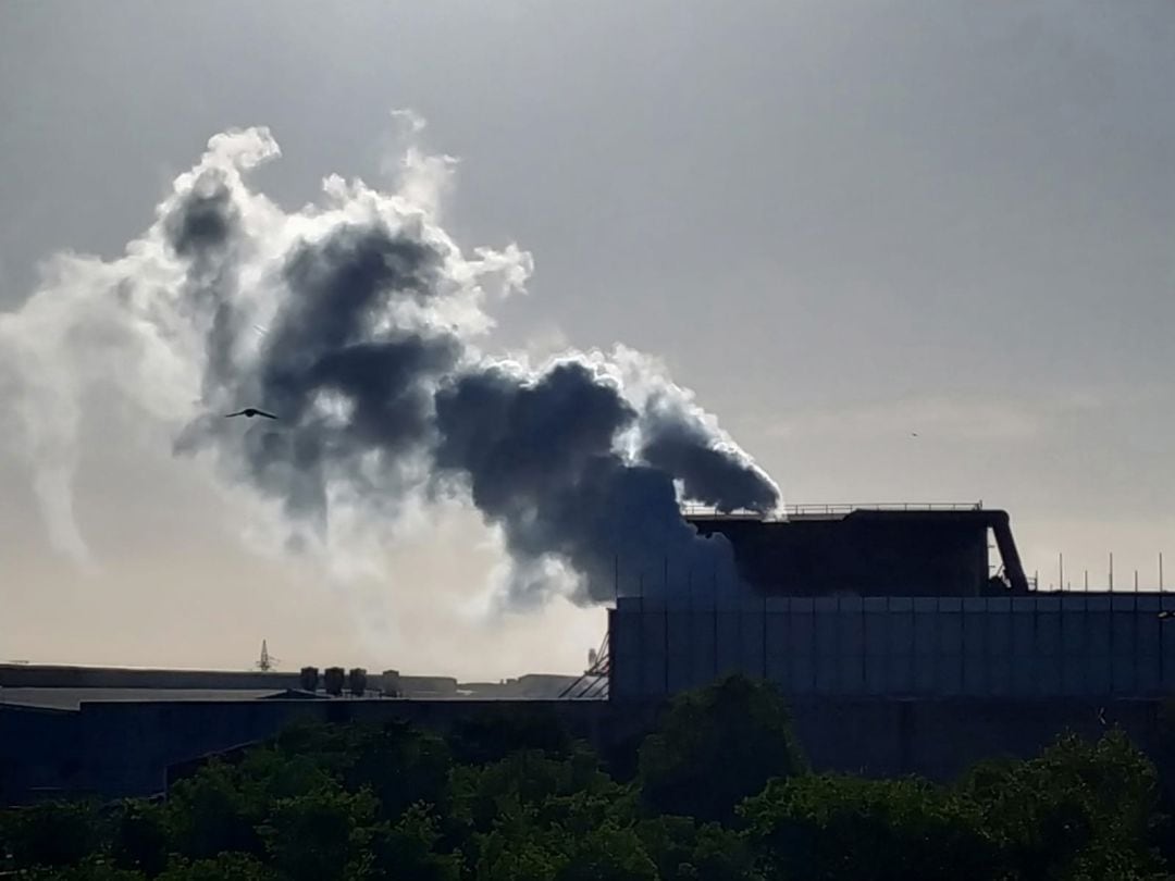 Los vecinos de la zona cercana a la planta llevan años denunciando las emisiones y las molestias que supone la factoría.