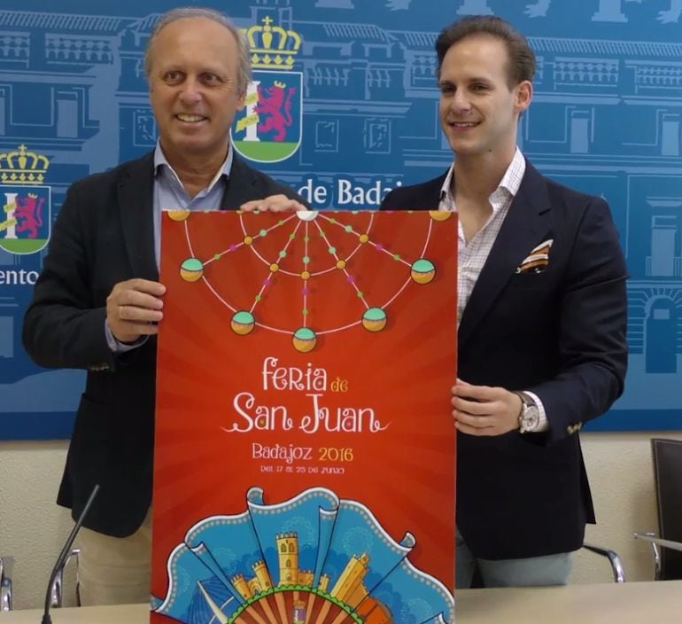 Rodríguez de la Calle y Raúl Tinoco, muestran el cartel anunciador de San Juan 2016