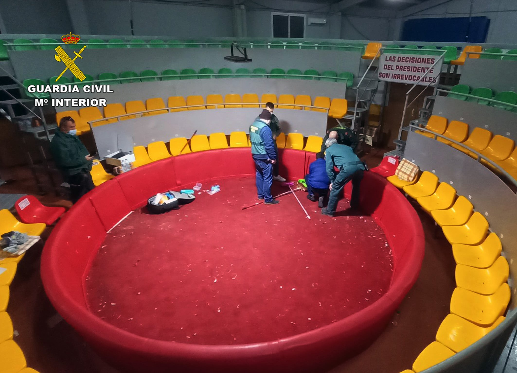 Imagen del tentadero clandestino en el que tenían lugar las peleas de gallos