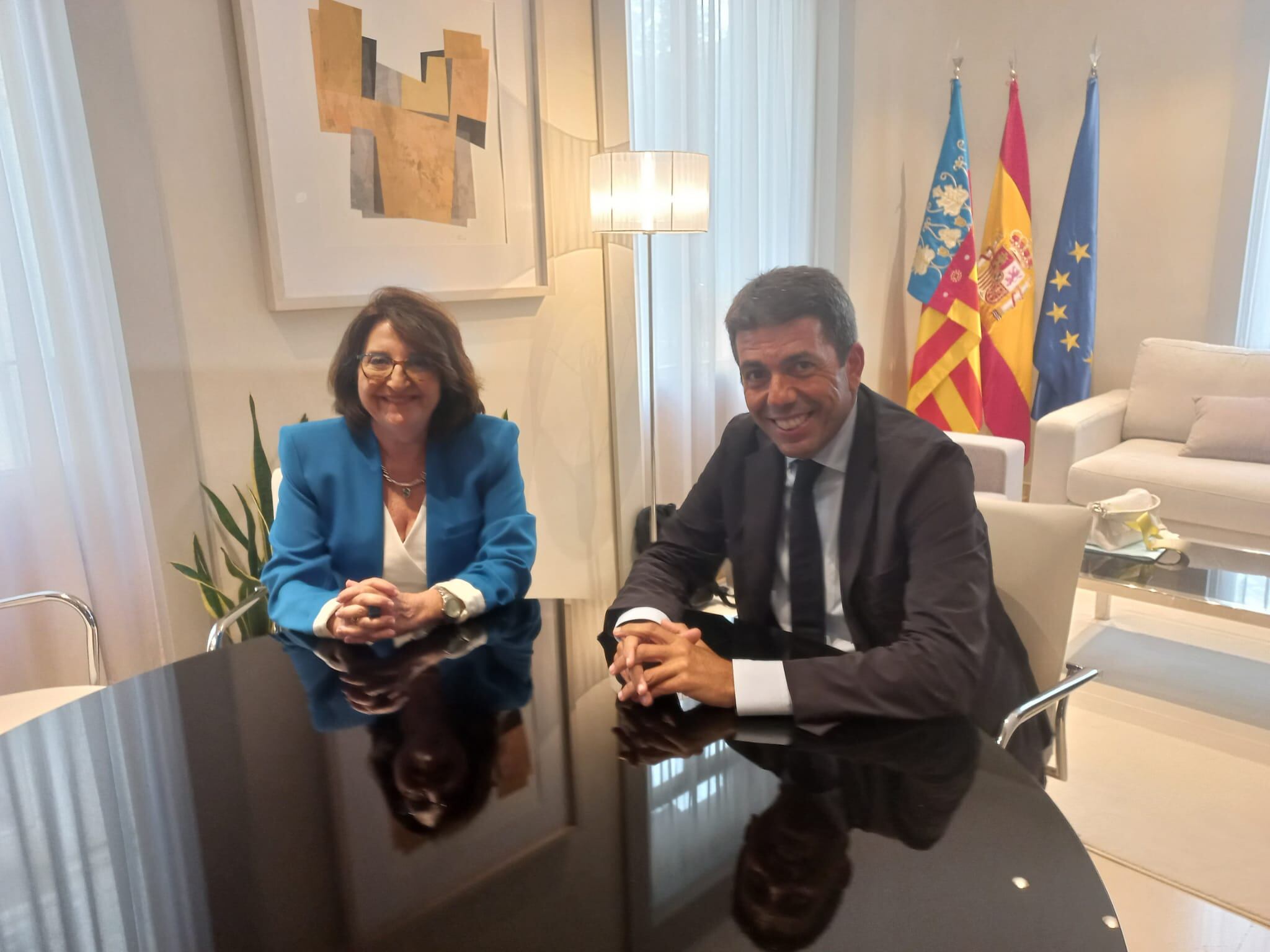 Carlos Mazón, presidente de la Generalitat Valenciana y Amparo Navarro, rectora de la UA se reúnen para alcanzar un acuerdo sobre el Grado de Medicina