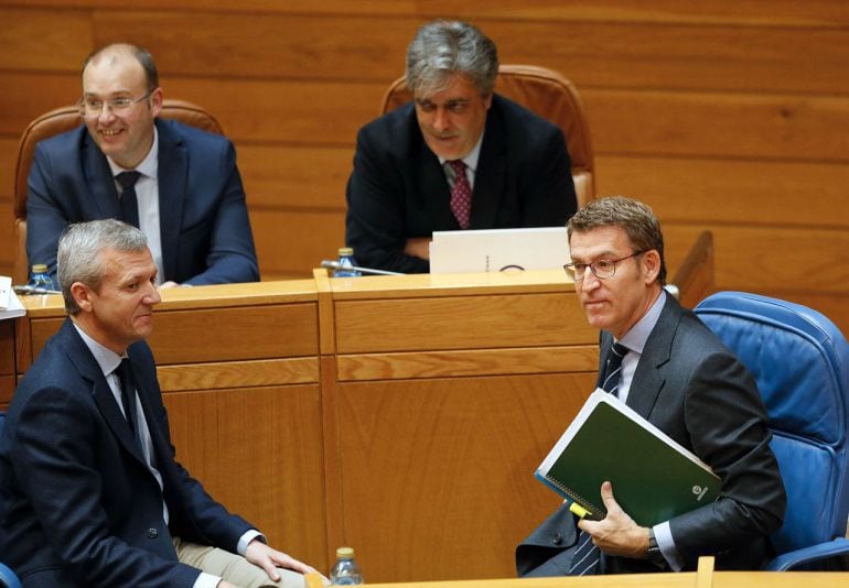 Alberto Núñez Feijoo, en el parlamento, junto a Alfonso Rueda, Pedro Puy y Miguel Tellado