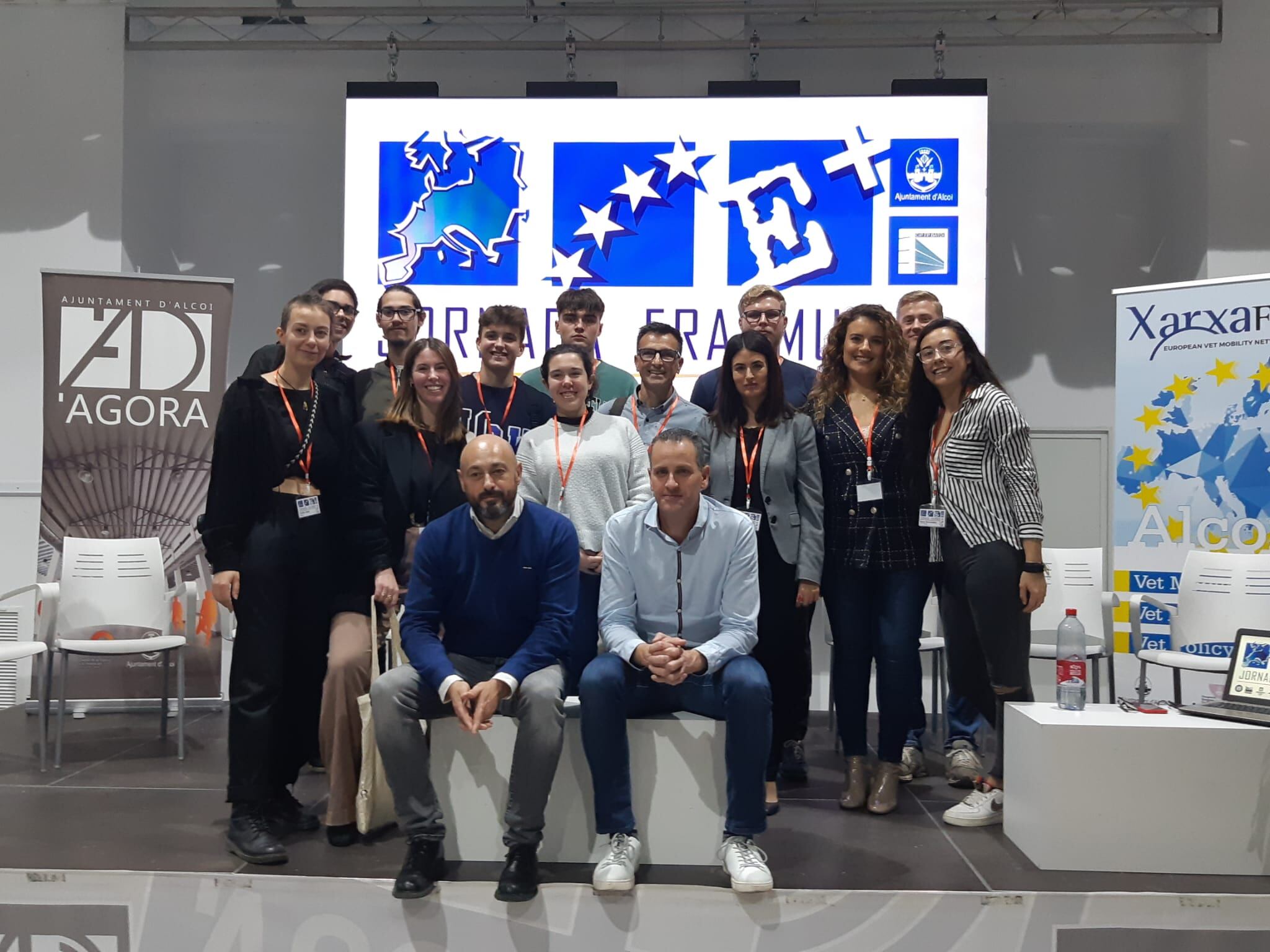 Participantes en la jornada con el concejal Alberto Belda y el vicedirector del CIP FP Batoi, José María Guarinos