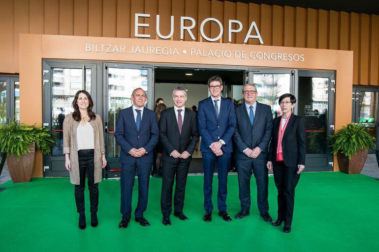 Tellería, González, Urkullu, Urtaran, Elósegi y Beltrán de Heredia durante la inauguración del Europa