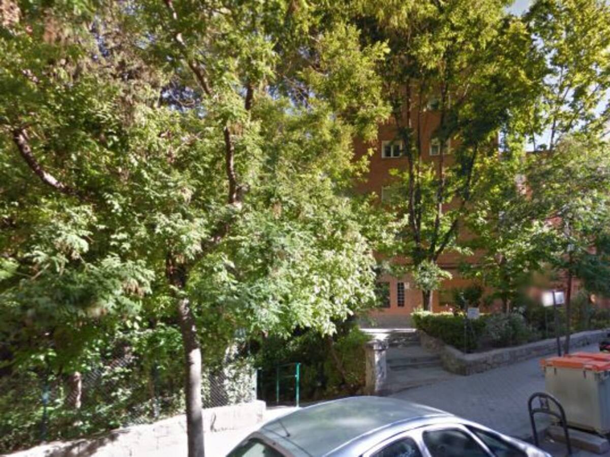 Herido un hombre al intentar entrar en su casa por la ventana y caer al vacío