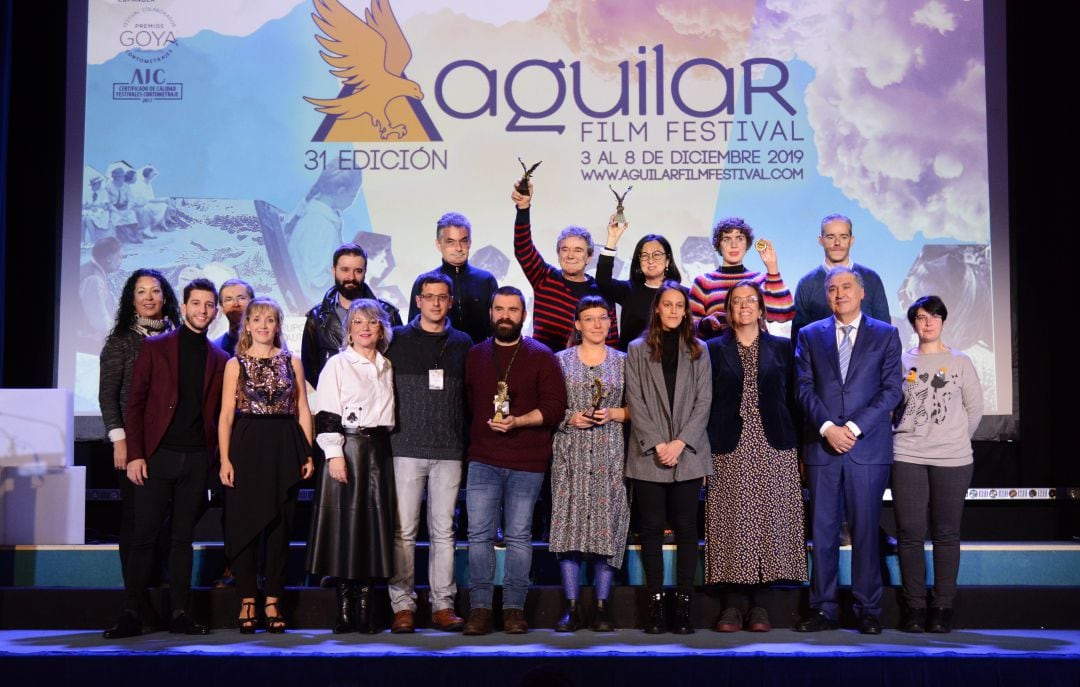 Foto de los últimos premiados en el Festival de Aguilar de Campoo (Palencia)