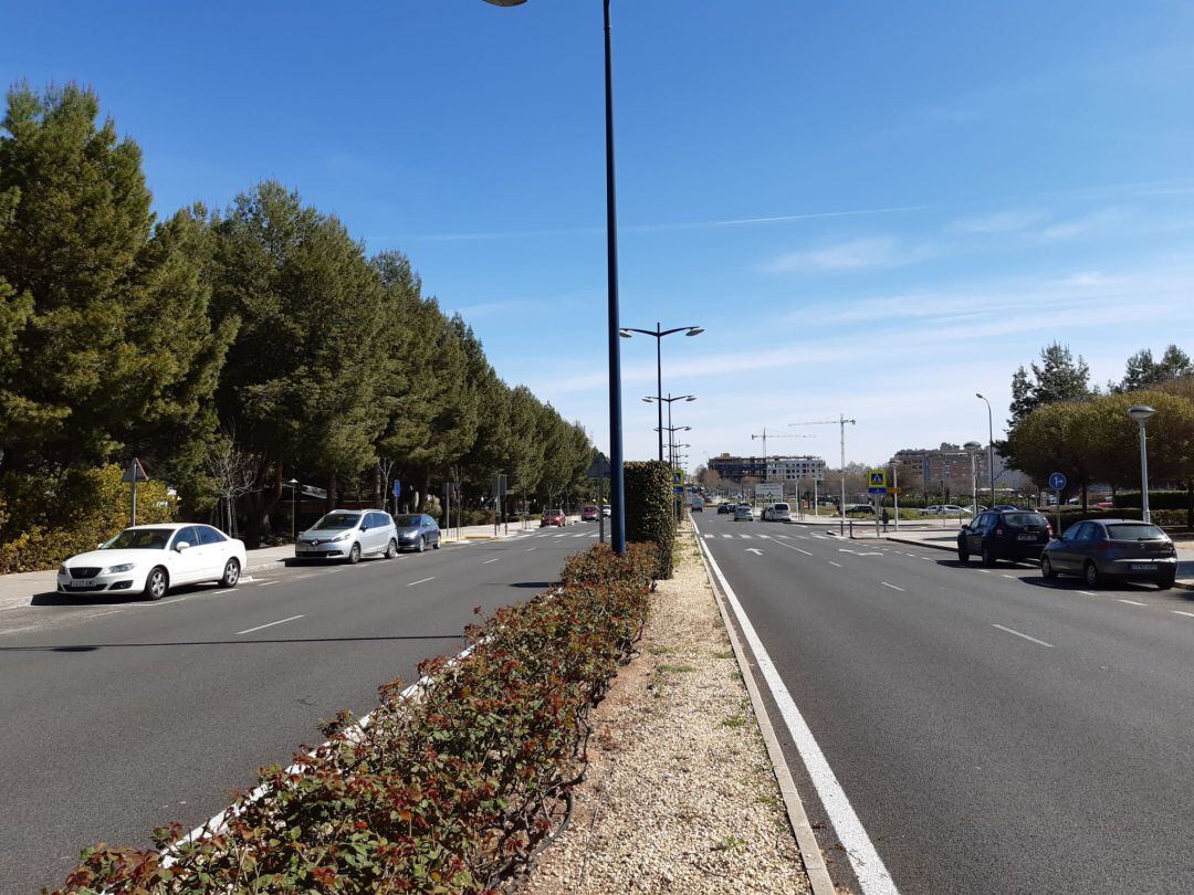 La Avenida Reyes Católicos suele ser una de las zonas con más tráfico de la capital al ser la principal vía de acceso al Hospital General