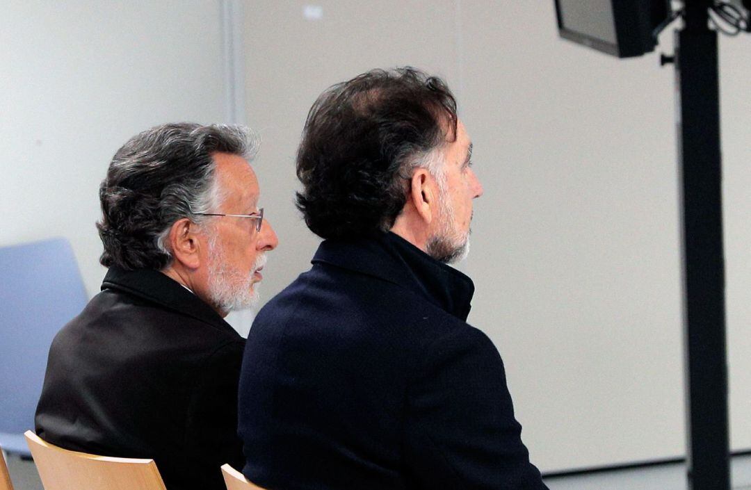 El exvicealcalde de Valencia Alfonso Grau (PP) (Izq, junto al empresario Urbano Catalán) es juzgado por los supuestos delitos de cohecho y blanqueo de capitales al aceptar supuestamente relojes de lujo como regalos de un empresario que resultó adjudicatario de varios contratos municipales