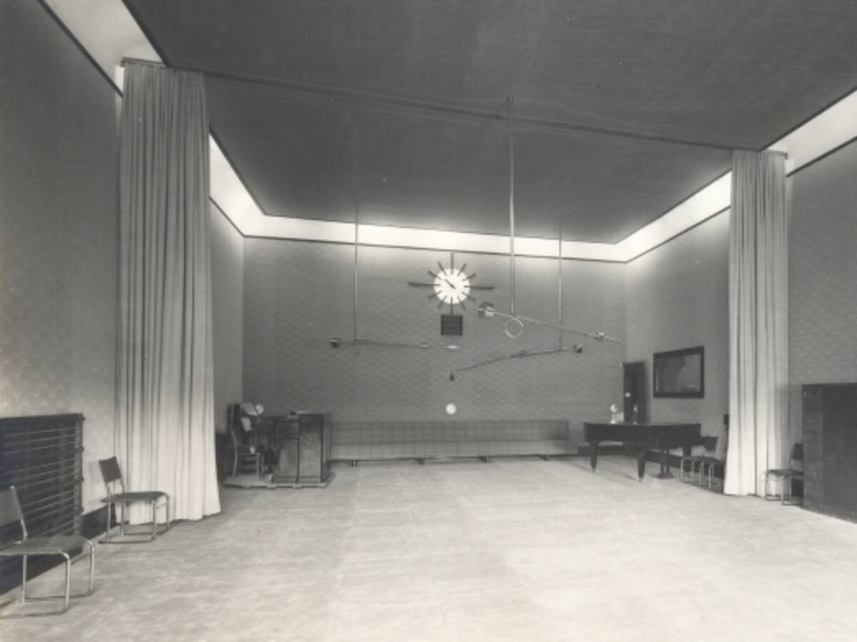 L'estudi 1 de Ràdio Barcelona al número 12 del carrer de Casp